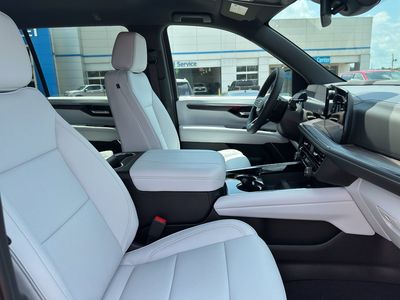 2025 Chevrolet Suburban - Photo 27