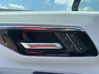 2025 Chevrolet Suburban - Photo 15