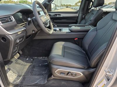 2026 Jeep Grand Wagoneer — photo 14 view
