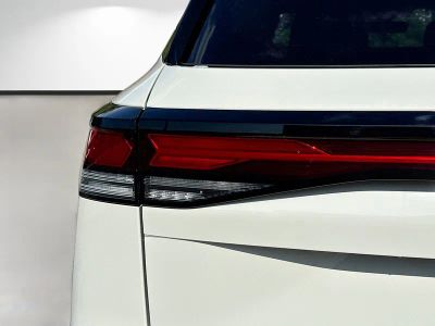 2026 Volkswagen Tiguan — photo 10 view