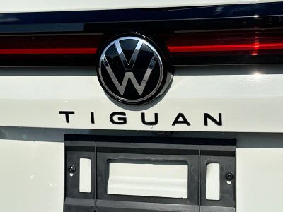 2026 Volkswagen Tiguan — photo 12 view