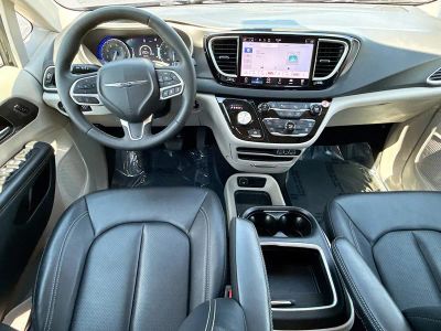 2024 Chrysler Pacifica — photo 16 view