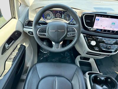 2024 Chrysler Pacifica — photo 17 view