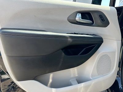 2024 Chrysler Pacifica — photo 22 view