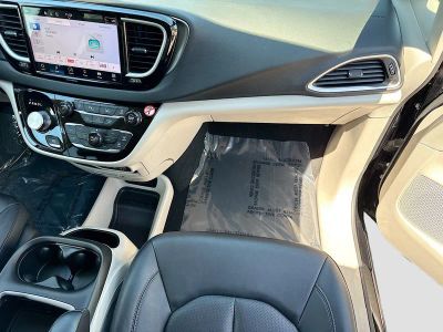 2024 Chrysler Pacifica — photo 18 view