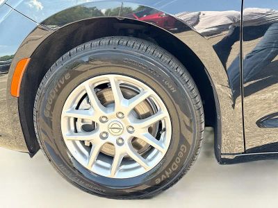 2024 Chrysler Pacifica — photo 42 view