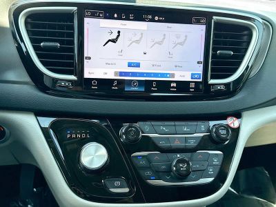 2024 Chrysler Pacifica — photo 34 view