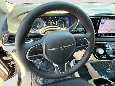 2024 Chrysler Pacifica — photo 39 view