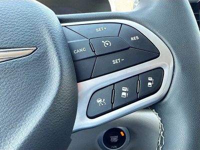2024 Chrysler Pacifica — photo 38 view
