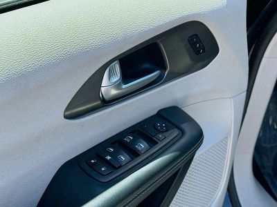 2024 Chrysler Pacifica — photo 23 view