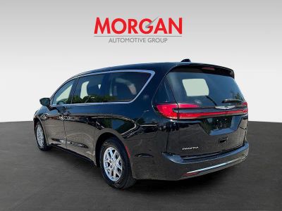 2024 Chrysler Pacifica — detail view