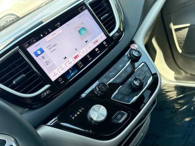 2024 Chrysler Pacifica — photo 27 view