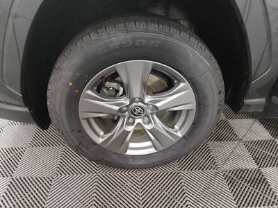 2024 Toyota RAV4 - Photo 10