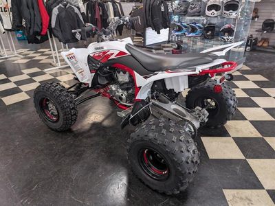 2026 Yamaha YFZ450R SE — engine compartment view