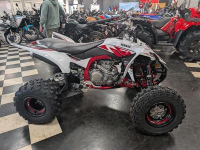 2026 Yamaha YFZ450R SE — front three-quarter view