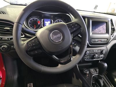 2021 Jeep Cherokee — photo 12 view