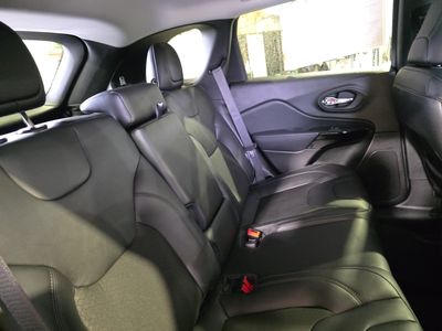 2021 Jeep Cherokee — photo 14 view