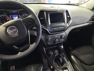 2021 Jeep Cherokee — photo 13 view