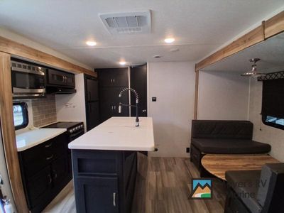 2022 Coachmen RV Freedom Express - Photo 6