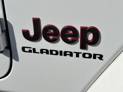 2021 Jeep Gladiator — photo 12 view