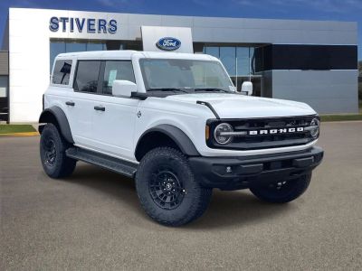 2026 Ford Bronco Outer Banks in Oxford White — front three-quarter view