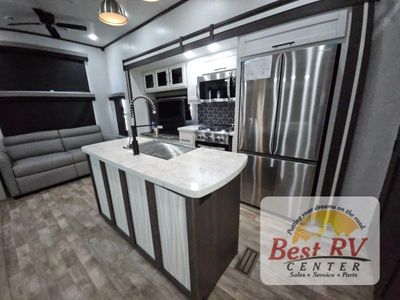 2025 CrossRoads RV Hampton - Photo 12