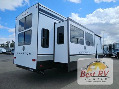 2025 CrossRoads RV Hampton - Photo 3