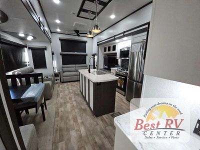 2025 CrossRoads RV Hampton - Photo 14