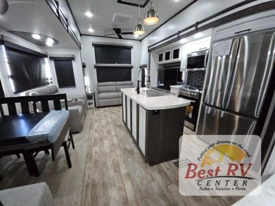 2025 CrossRoads RV Hampton - Photo 10