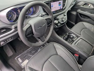 2026 Chrysler Pacifica — photo 11 view