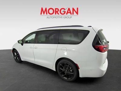 2026 Chrysler Pacifica — photo 7 view