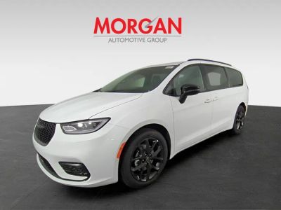 2026 Chrysler Pacifica — photo 9 view