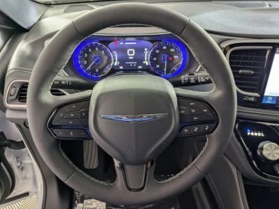 2026 Chrysler Pacifica — photo 18 view