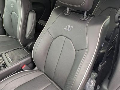 2026 Chrysler Pacifica — photo 12 view