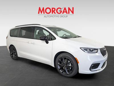 2026 Chrysler Pacifica — side profile view