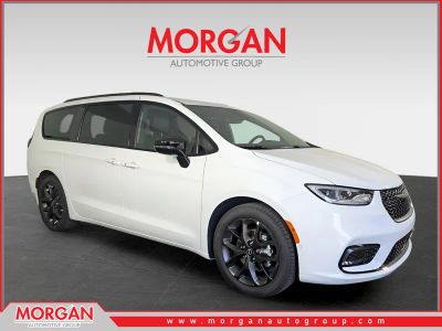 2026 Chrysler Pacifica Limited in White — front three-quarter view