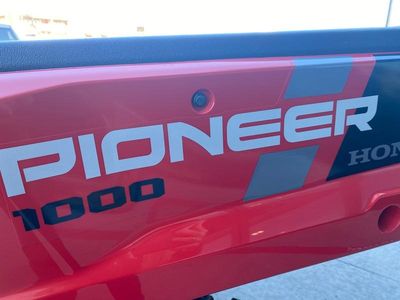 2025 Honda Pioneer 1000-6 Crew Deluxe - Photo 15