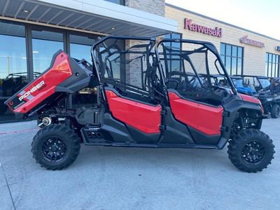 2025 Honda Pioneer 1000-6 Crew Deluxe - Photo 11