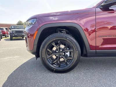 2026 Jeep Grand Cherokee — photo 10 view