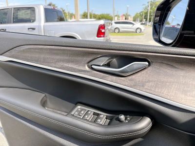 2026 Jeep Grand Cherokee — photo 13 view