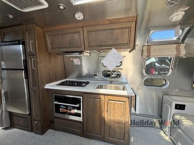 2026 Airstream Classic - Photo 7