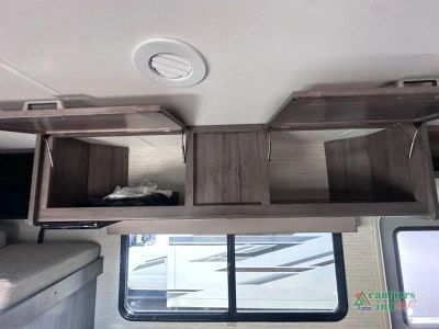 2025 Winnebago Spirit — photo 30 view