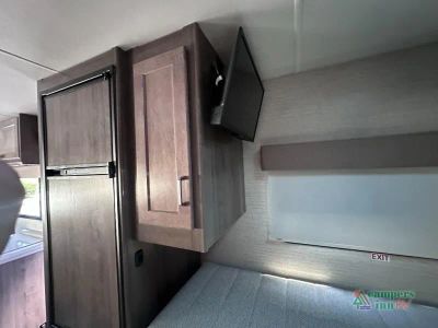 2025 Winnebago Spirit — photo 22 view