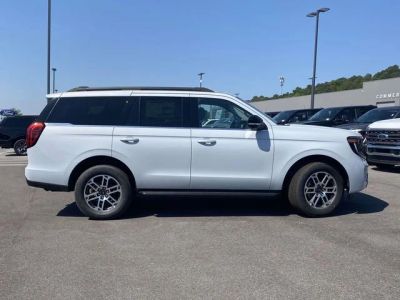2026 Ford Expedition - Photo 2