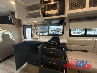 2026 Thor Motor Coach Quantum - Photo 14