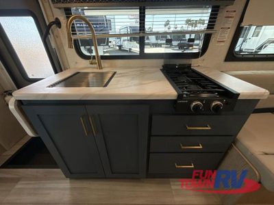 2026 Thor Motor Coach Quantum - Photo 16
