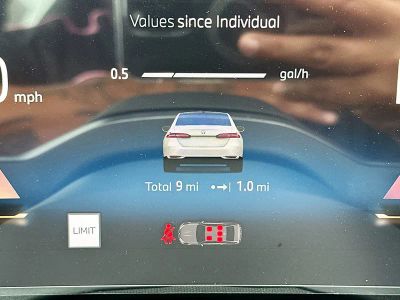 2026 BMW 5 Series — photo 9 view