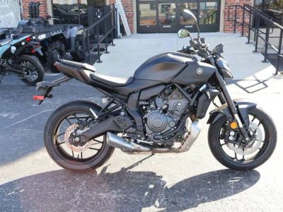 2025 Yamaha MT-07 — front three-quarter view