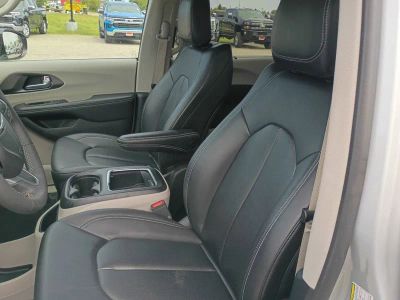 2024 Chrysler Pacifica — detail view
