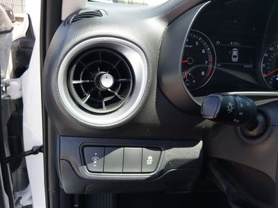 2024 Kia Forte - Photo 13